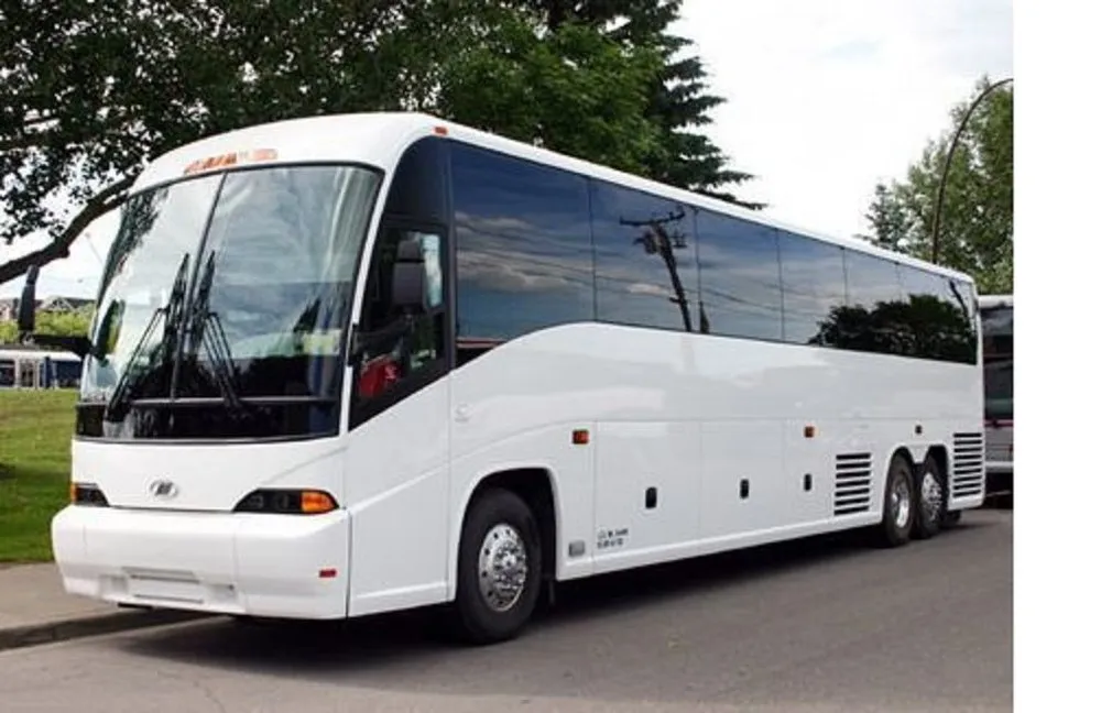 coach bus
